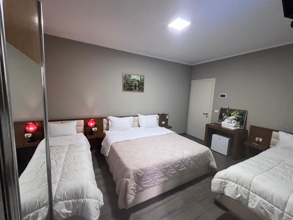 Bobi Hotel Shkodër Екстериор снимка