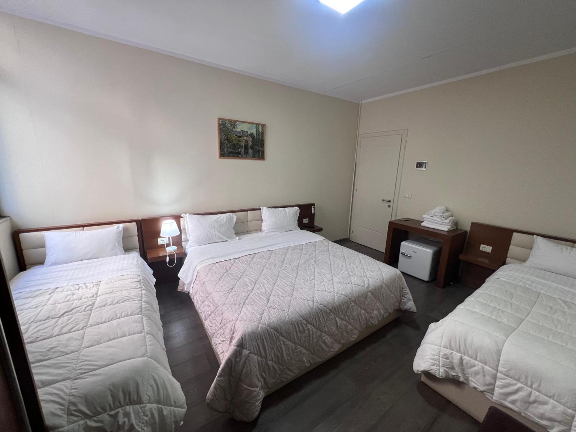 Bobi Hotel Shkodër Екстериор снимка