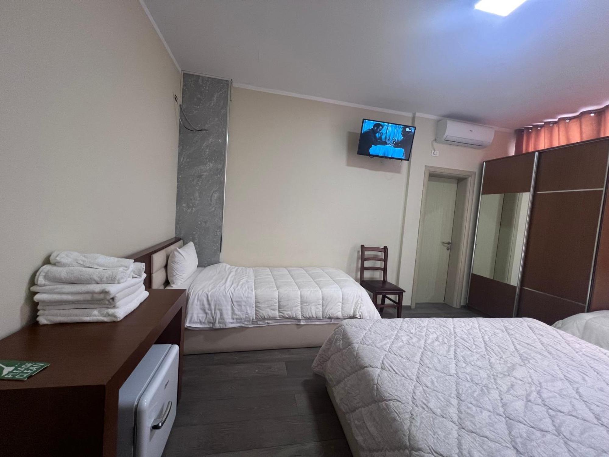 Bobi Hotel Shkodër Екстериор снимка