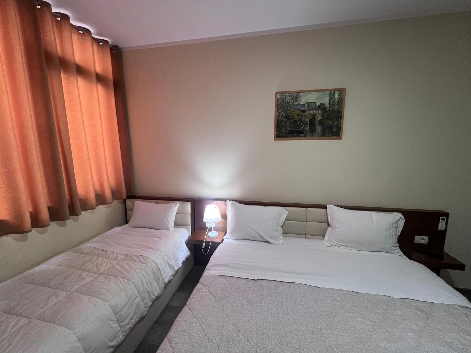 Bobi Hotel Shkodër Екстериор снимка
