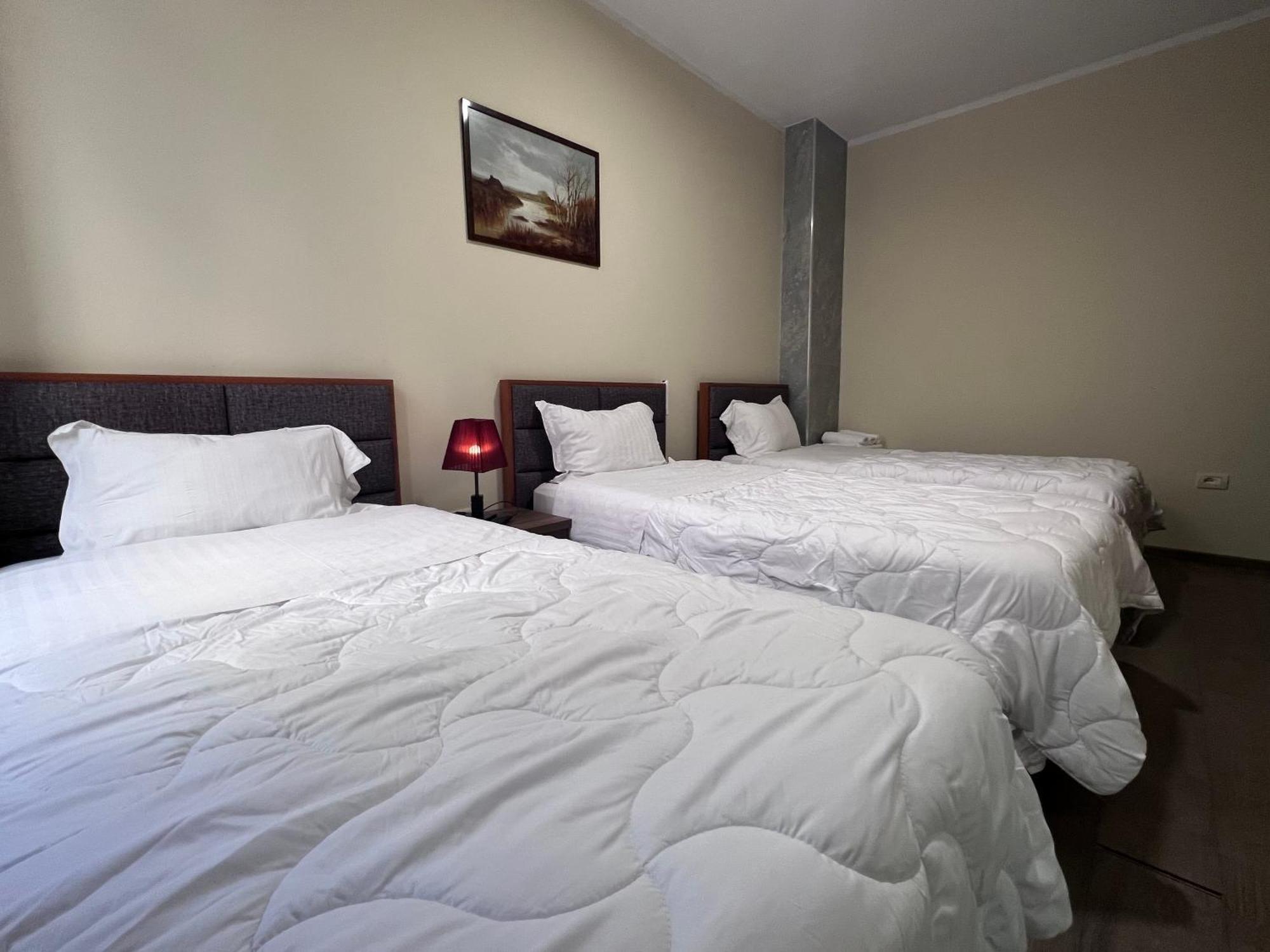 Bobi Hotel Shkodër Екстериор снимка