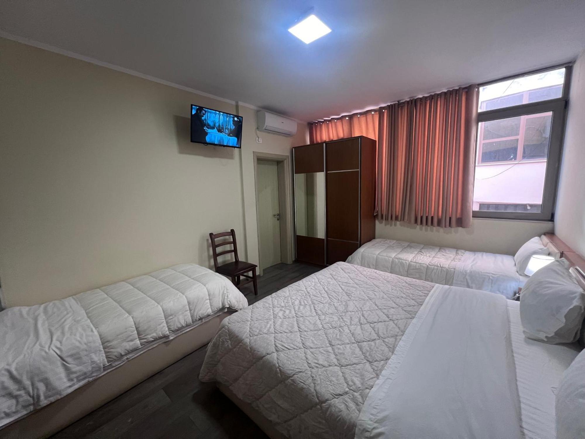 Bobi Hotel Shkodër Екстериор снимка