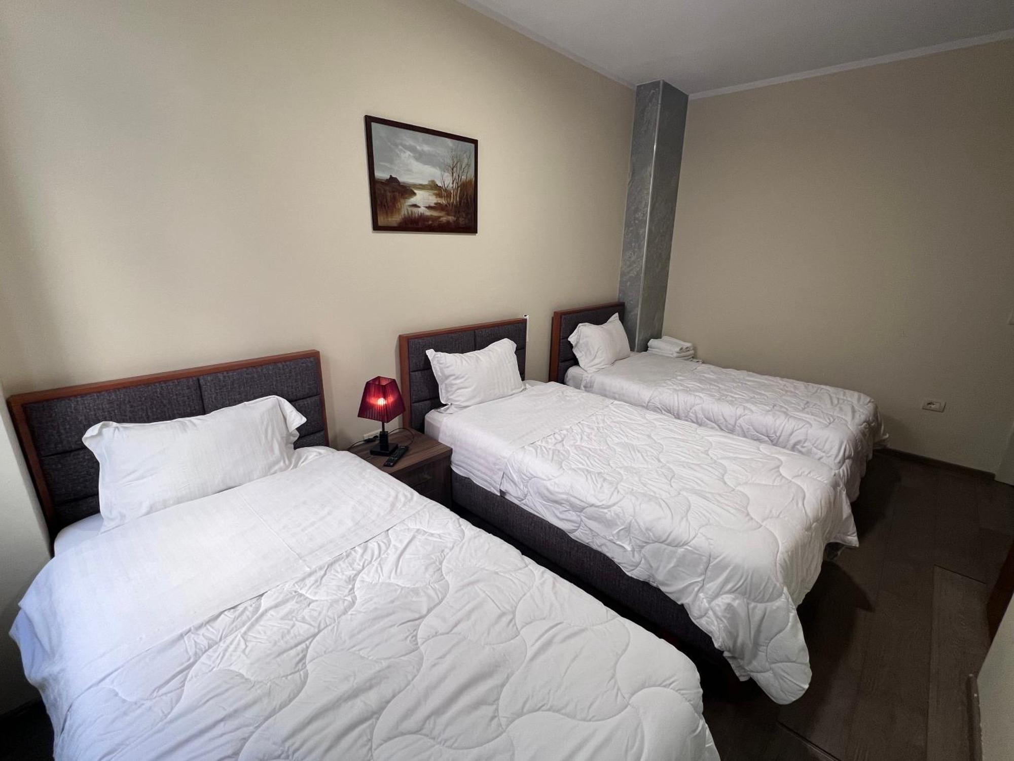 Bobi Hotel Shkodër Екстериор снимка